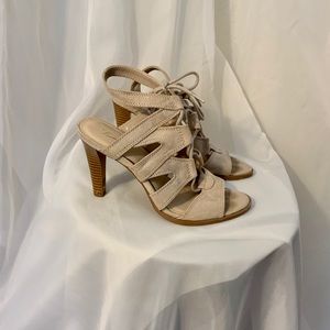 Vera Wang Tan Heels